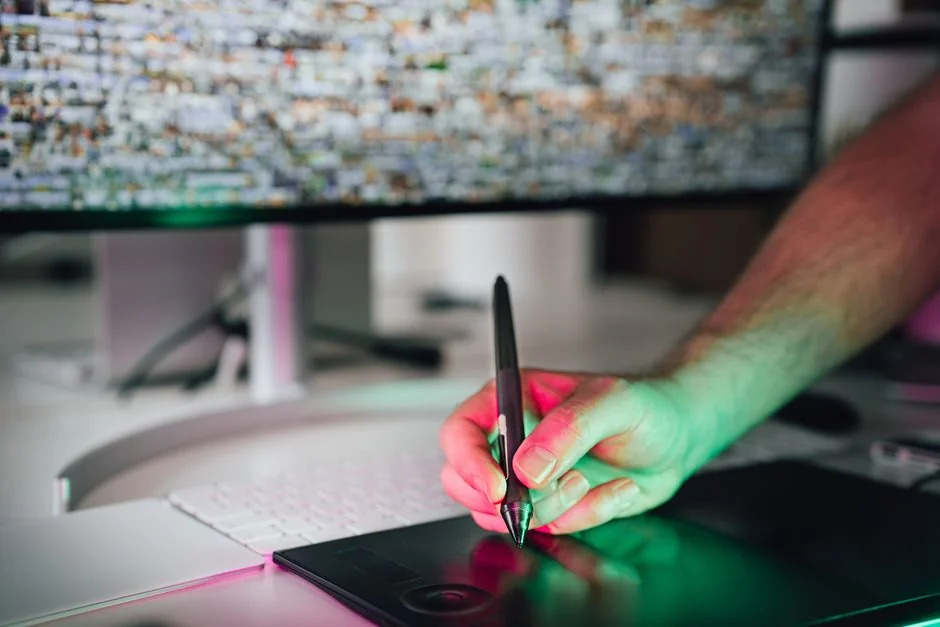 Sleek office desk featuring an iMac, a lamp, and stationery, ideal for tech-themed backgrounds.